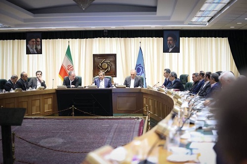 تذکر جدی همتی برای رعایت ضوابط مبارزه با پولشویی در بانک‌ها