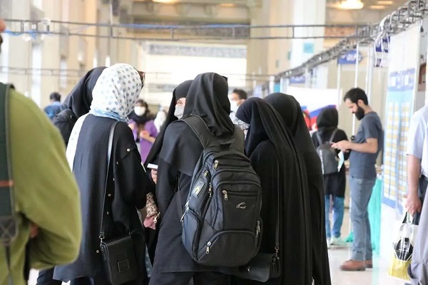 چرا در شرایط جنگی به یاد گران کردن بنزین و اجبار به پوشش افتادید؟