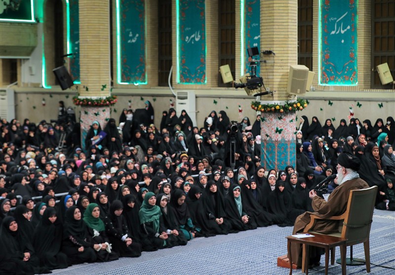 چرا رهبر انقلاب معتقدند که حجاب می‌تواند سبب گرایش زنان غربی به اسلام شود؟