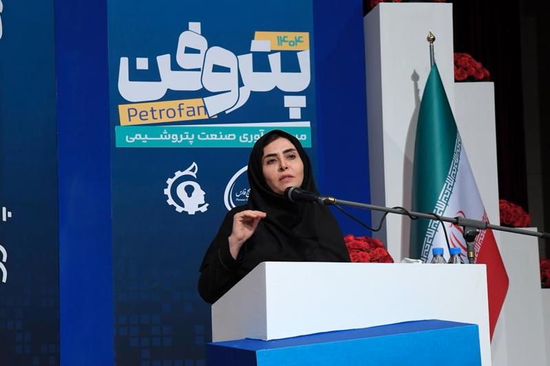دبیر همایش پتروفن در مراسم افتتاحیه: *پتروفن ۱۴۰۴، میزبان ۲۰ نشست تخصصی بین شرکت‌های پتروشیمی و ۲۸۷ شرکت دانش‌بنیان است/ ایران باید از مصرف‌کننده فناوری به توسعه‌دهنده دانش فنی بدل شود/ ثبت ۴۰۰ مورد نوآوری در دیتا بانک ارزیابی جایزه نوآوری صنعت پتروشیمی