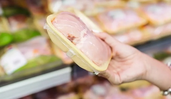 قیمت‌گذاری مرغ و تخم‌مرغ در کنار آزادسازی ارز واردات نهاده‌های دام و طیور، امری متناقض است