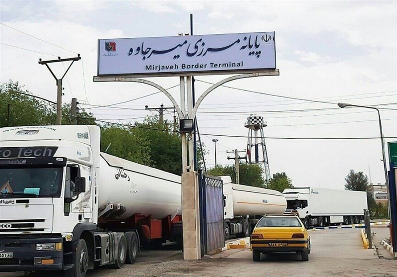 صف صدها کامیون ایرانی در مرز میرجاوه؛ ناامنی پاکستان عامل توقف