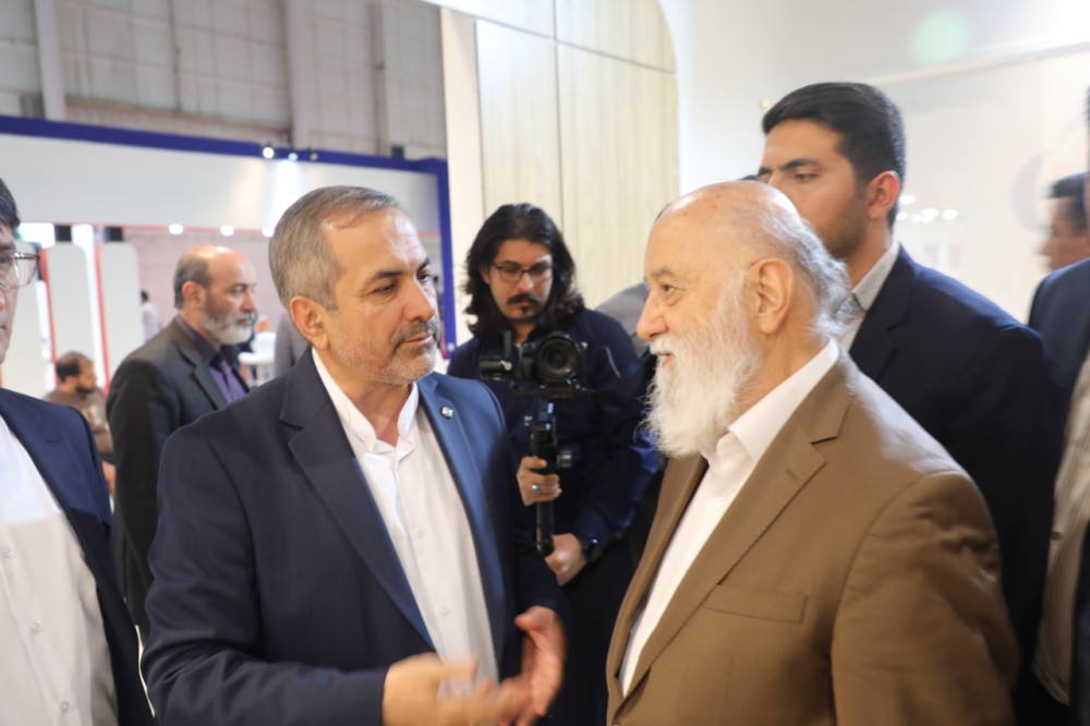  بازدید رئیس شورای اسلامی شهر تهران از غرفه موسسه اعتباری ملل، در نمایشگاه بین‌المللی مشهد