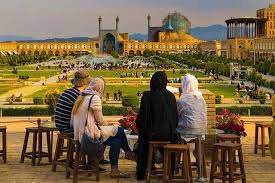 طراحی تجربه گردشگری هوشمند کودکانه با کمک هوش مصنوعی در دانشگاه تهران