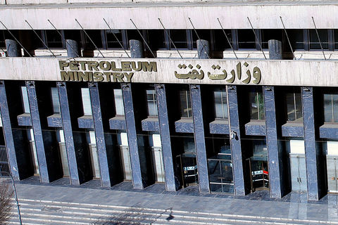 مشکل حقوق کارکنان عملیاتی وزارت نفت حل شد