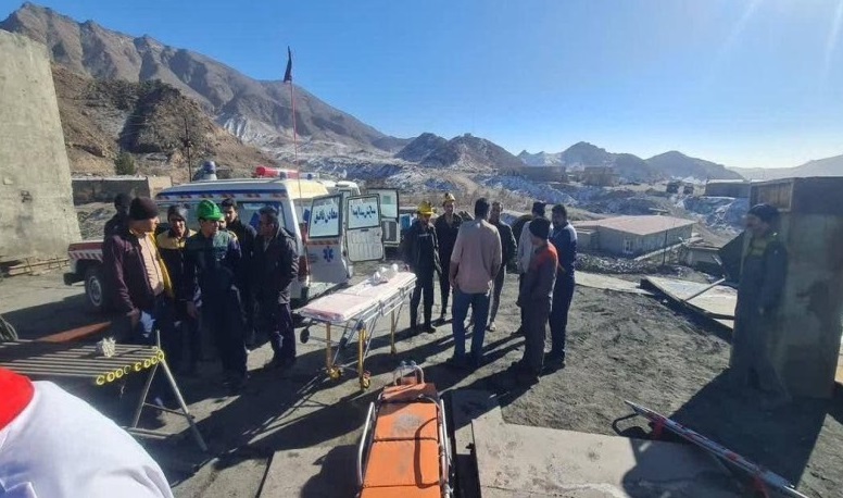 ریزش معدن بافق  24 کارگر ‌محبوس شدند 