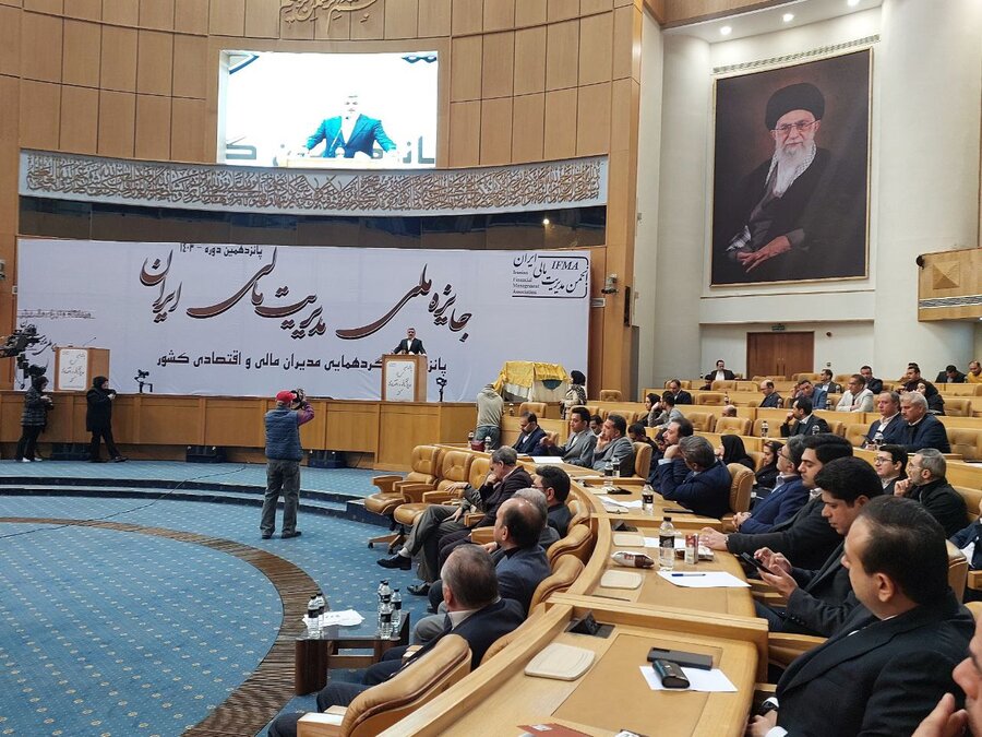 ۴ چالش بازار سرمایه/ انعکاس درست گزارشگری مالی باید مورد توجه مدیران شرکت ها قرار گیرد/ بورس بزرگ‌ترین بازار استفاده از ابزار گزارشگری مالی است/ گزارش‌های مالی باید در مسیر شفافیت و سودمندی قرار گیرد