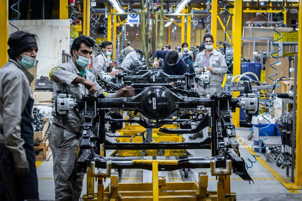 بحران در صنایع خودروسازی / انباشت خودروهای ناقص و افت کیفیت تولید