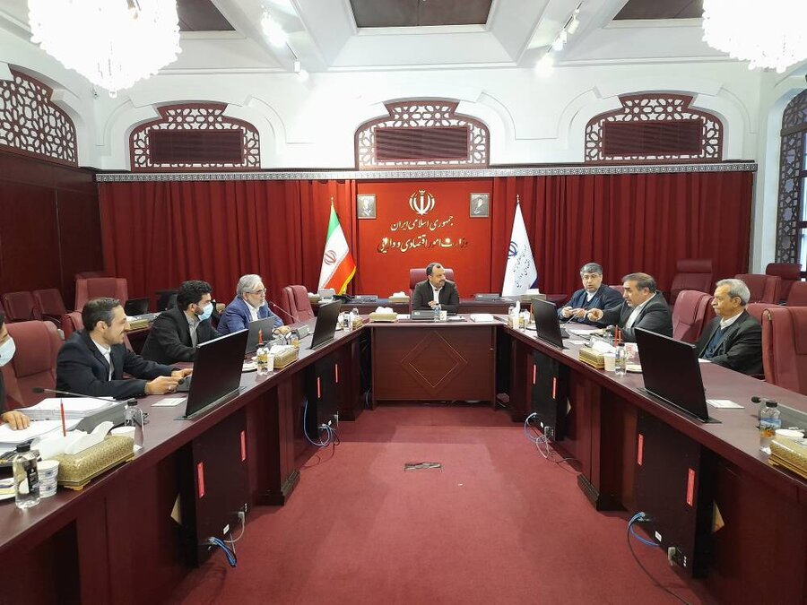 بررسی شرایط واگذاری سهام شرکت‌های پالایش نفت امام خمینی، پرسپولیس و استقلال
