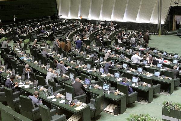  بعضی از نمایندگان در طول چهار سال کمتر از ۱۰۰ روز در مجلس حضور داشته‌اند!