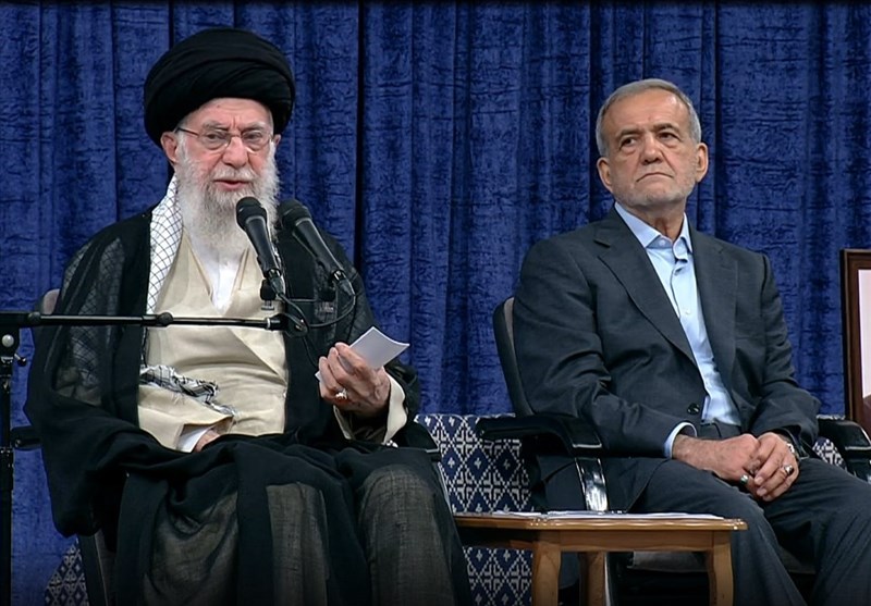  رهبرانقلاب: هیچ مسئله داخلی را نباید متوقف به موضوع خارجی کرد 