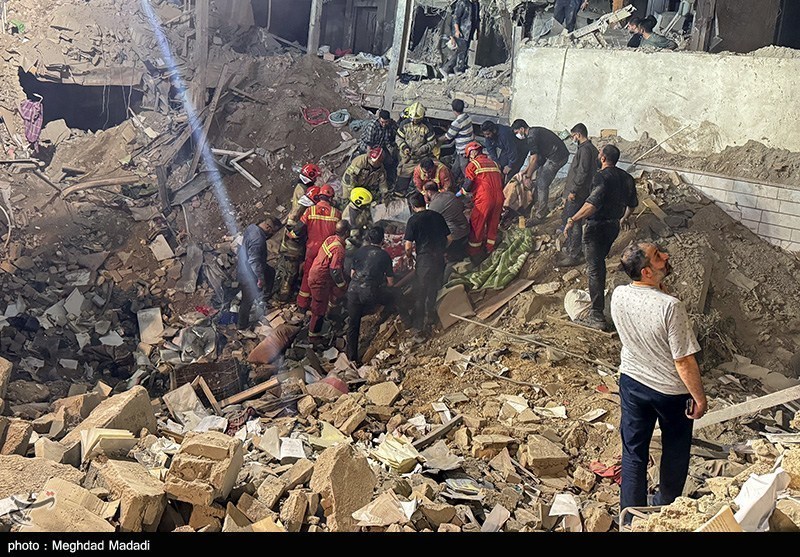  آواربرداری در محله نارمک تهران ادامه دارد 