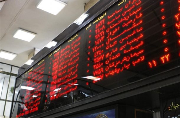  بازار زیر چکش سیاست 