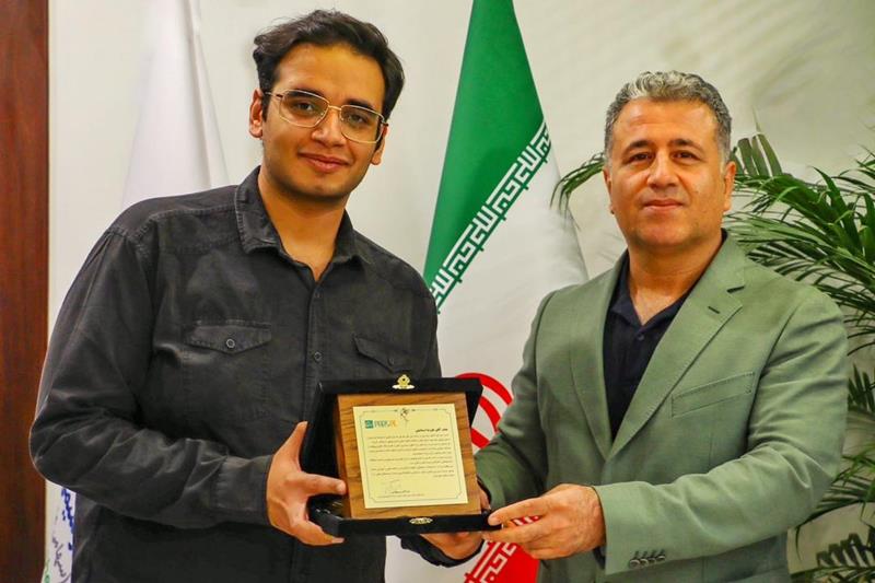 تقدیر مدیرعامل پتروشیمی پارس از دانش‌آموز بوشهریِ رتبه اول کنکور سراسری