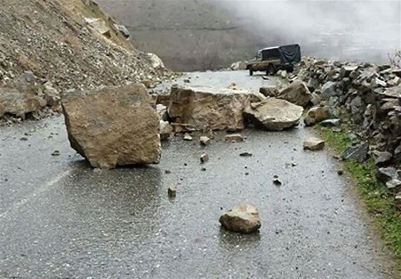 خطر ریزش سنگ و بهمن در جاده‌های شمال 