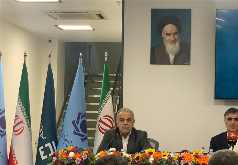  تثبیت نرخ ارز ۲۸۵۰۰ تومانی برای کالاهای اساسی تا پایان سال