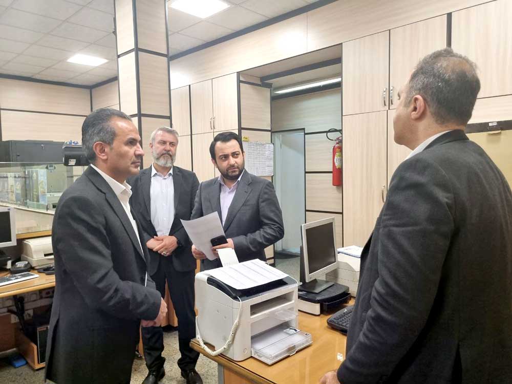 ​بازدید ميداني مدیرعامل بانک صادرات ایران از برخی شعب در ساعات کاری پایانی سال