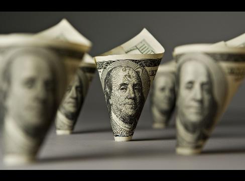  کاهش قیمت ارز باعث عقب نشینی بورس می‌شود؟