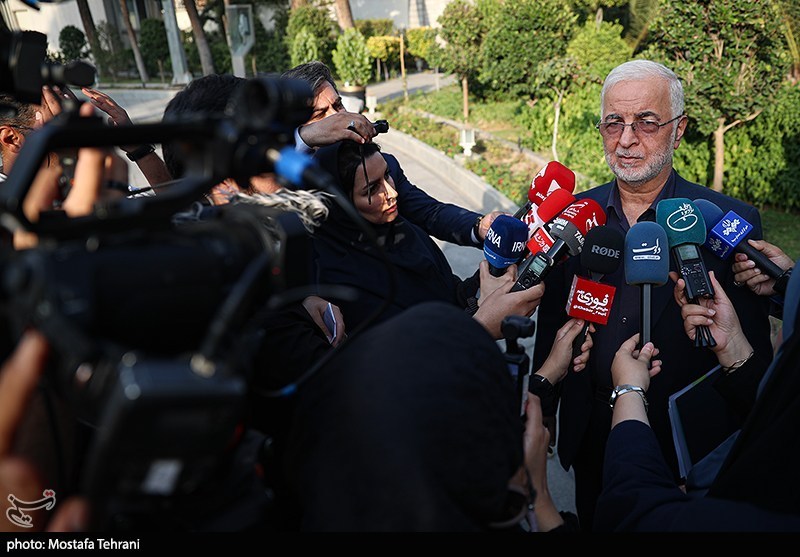 مومنی: یک و نیم میلیون نفر از اتباع خارج شدند؛ 6 میلیون در کشور هستند