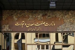 تولید در جریان است؛ رفع نیازهای ارزی و ریالی واحدهای صنعتی