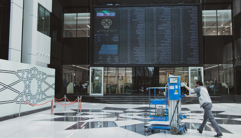 سیر نزولی معاملات سهام در هفته‌ای که گذشت/ سهامداران در انتظار نشانه‌های رونق بازار