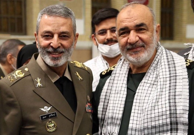  فرماندهان‌کل ارتش و سپاه مفتخر به دریافت نشان فتح شدند 