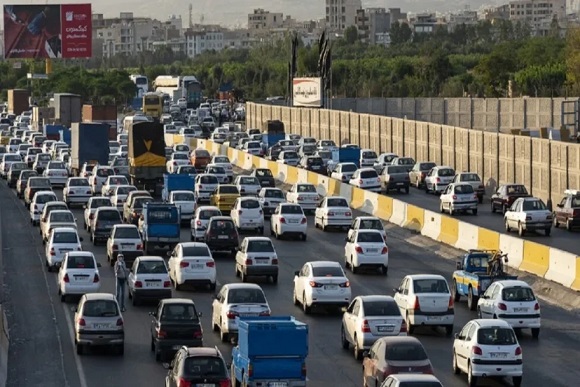 ترافیک سنگین در آزادراه تهران – کرج – قزوین؛ پرهیز از شتابزدگی