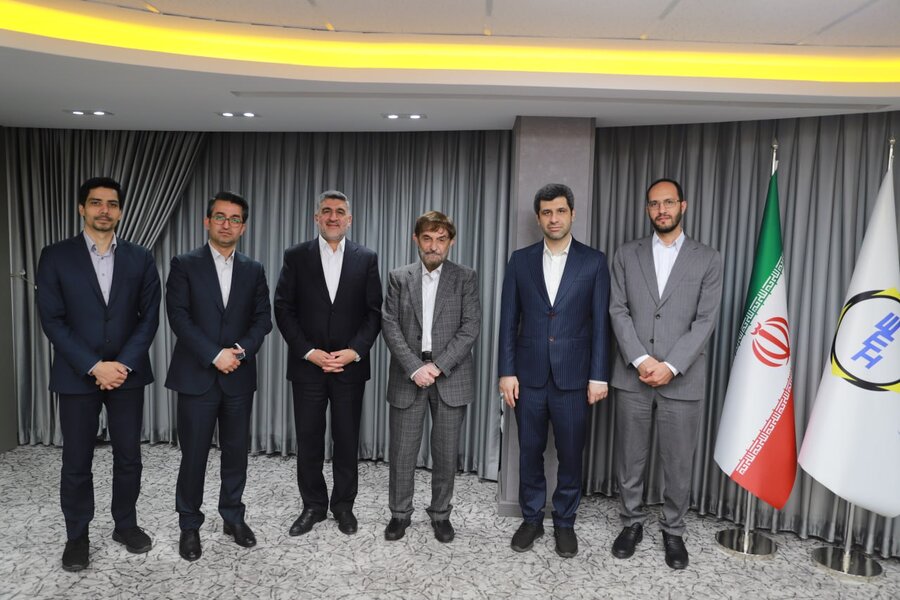 بازدید رییس گروه اقتصادی دفتر مقام معظم رهبری و رییس سازمان بورس و اوراق بهادار از بورس کالا