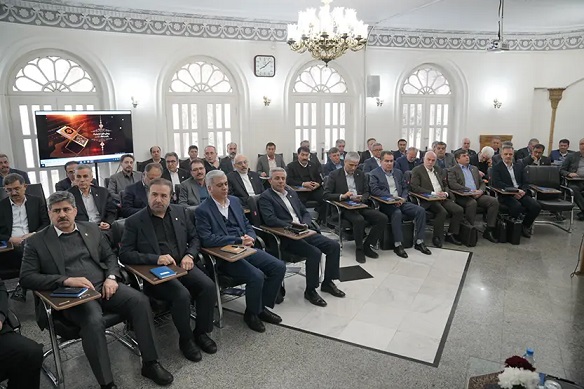 حمایت از تولیدکنندگان و حفظ رضایت مشتریان در افق بانک ملی ایران /تببین اهداف و برنامه های پایان سال با حضور روسای ادارات امور شعب