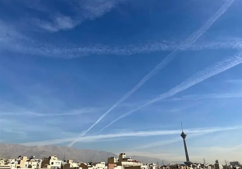 ماجرای ابرهای خطی در آسمان تهران چیست؟ 