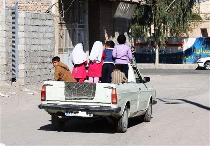 پلیس راه اصفهان با تخلفات وانت‌بارها در محورهای روستایی برخورد می کند