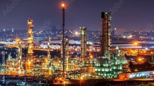 استناد به گزارش های تاریخ گذشته برای تخریب بزرگترین هلدینگ پتروشیمی کشور