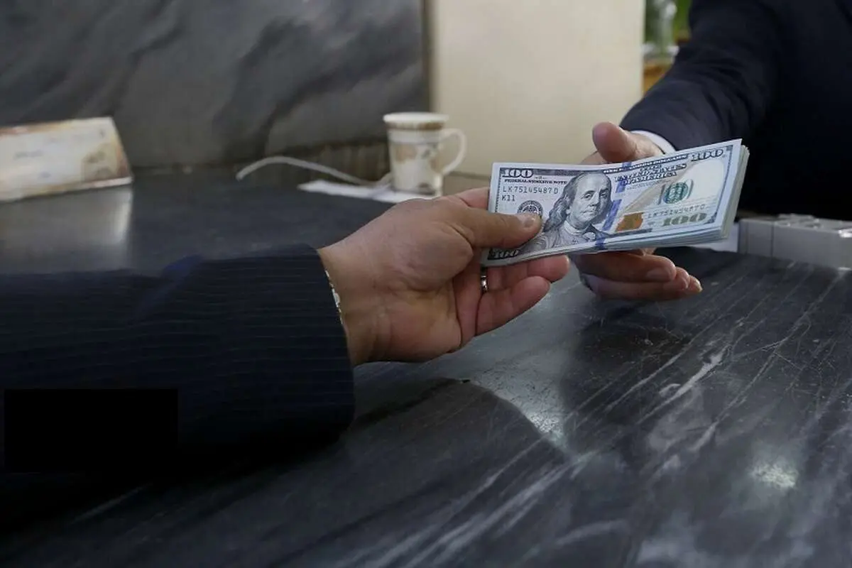 فروش 20 میلیون دلار از بسته 500 میلیونی بانک مرکزی توسط شبکه بانکی
