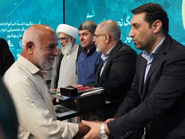 تجلیل صنعت از خانواده شهدای استان بوشهر