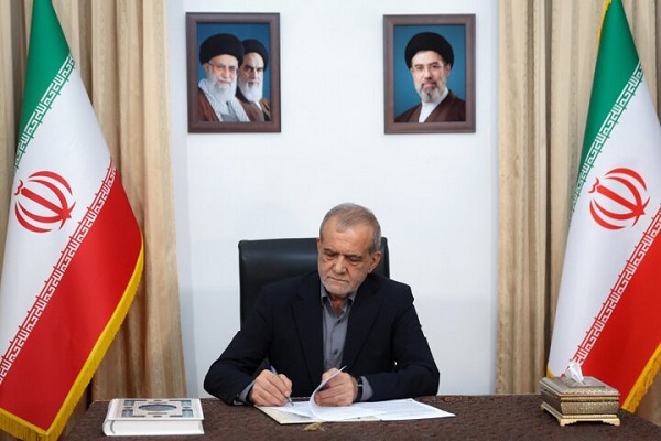 پزشکیان: فرهنگ نماز می‌تواند جامعه را در برابر دشواری‌ها استوارتر کند