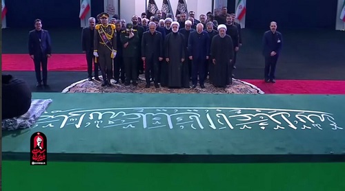 حضور سران سه قوه در مصلای تهران برای ادای احترام به پیکر رهبر شهید ایران