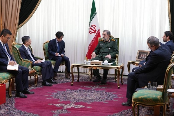 محسن رضایی: آمریکا باید جنگ را پایان دهد و پول‌های مسدود شده ایران را بپردازد