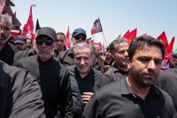 حضور عراقچی در مراسم تشییع رهبر شهید/ عکس