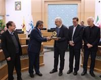 تقدیر از رئیس سازمان بورس به عنوان مدیر اجرایی برتر سال ۱۴۰۱