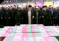  اقامه نماز رهبر انقلاب بر پیکر شهید رئیسی و شهدای خدمت