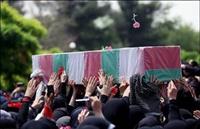 آغاز تشییع پیکر مطهر ۱۷ شهید جنگ رمضان در اصفهان