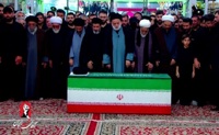 اقامه نماز بر پیکر مطهر رهبر شهید انقلاب به امامت فرزند ارشد ایشان