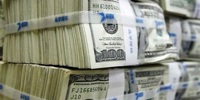 عرضه ۵۰۰ میلیون دلار اسکناس در شبکه بانکی/ متقاضیان به بانک‌ها مراجعه کنند