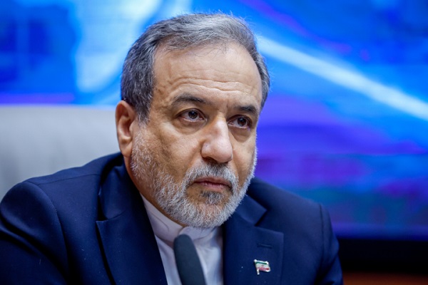 عراقچی: وقت آن رسیده که واشنگتن خود را از غل و زنجیر لابی اسرائیل رها کند