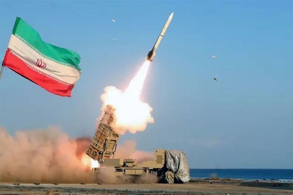 ضربات سنگین نیروی دریایی سپاه به آمریکا با حمله همزمان در سه محور